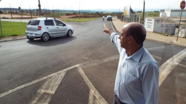 Vereador Claudinei da Rocha é atendido pelo prefeito em obra para o Jardim Aeroporto (Foto  Divulgação Câmara de Franca)